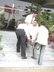 Photo 2 inaccessible Hotel Entrance