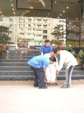 Photo 4 inaccessible Hotel Entrance